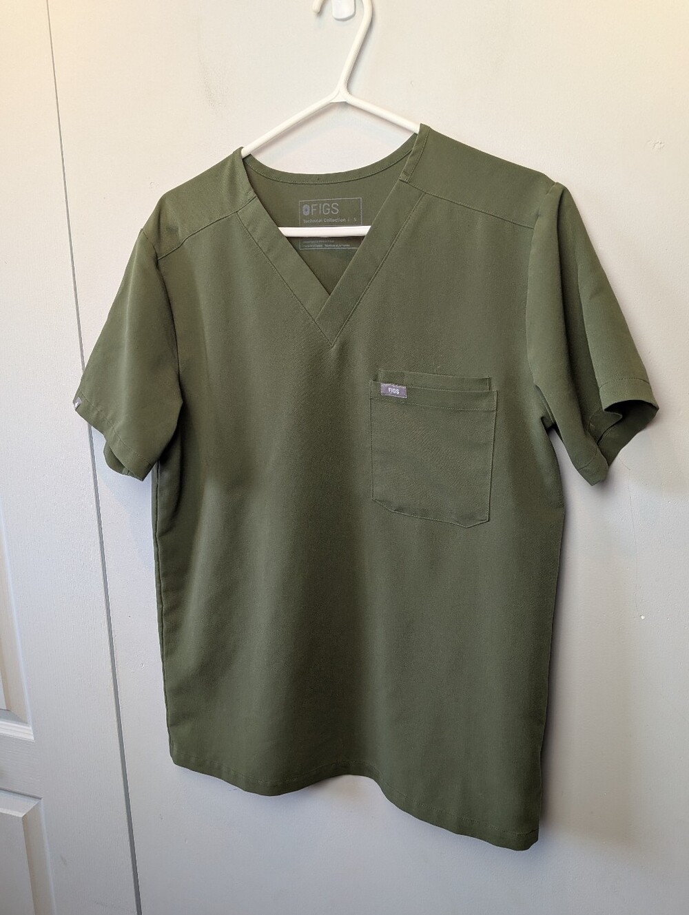 FIGS Scrub TOP Green Color Size Small Men Front Pocket Unisex Medical Nurse